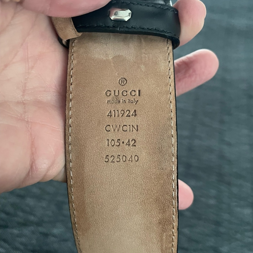 Gucci Black Signature Leather Belt with Silver G Buckle - Picture 6 of 13